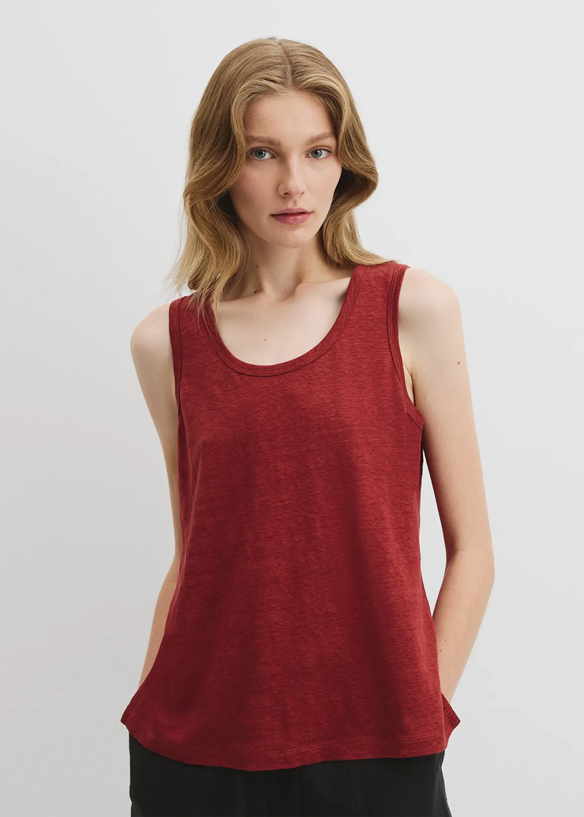 Linen Scoop Neck Tank - BRICK