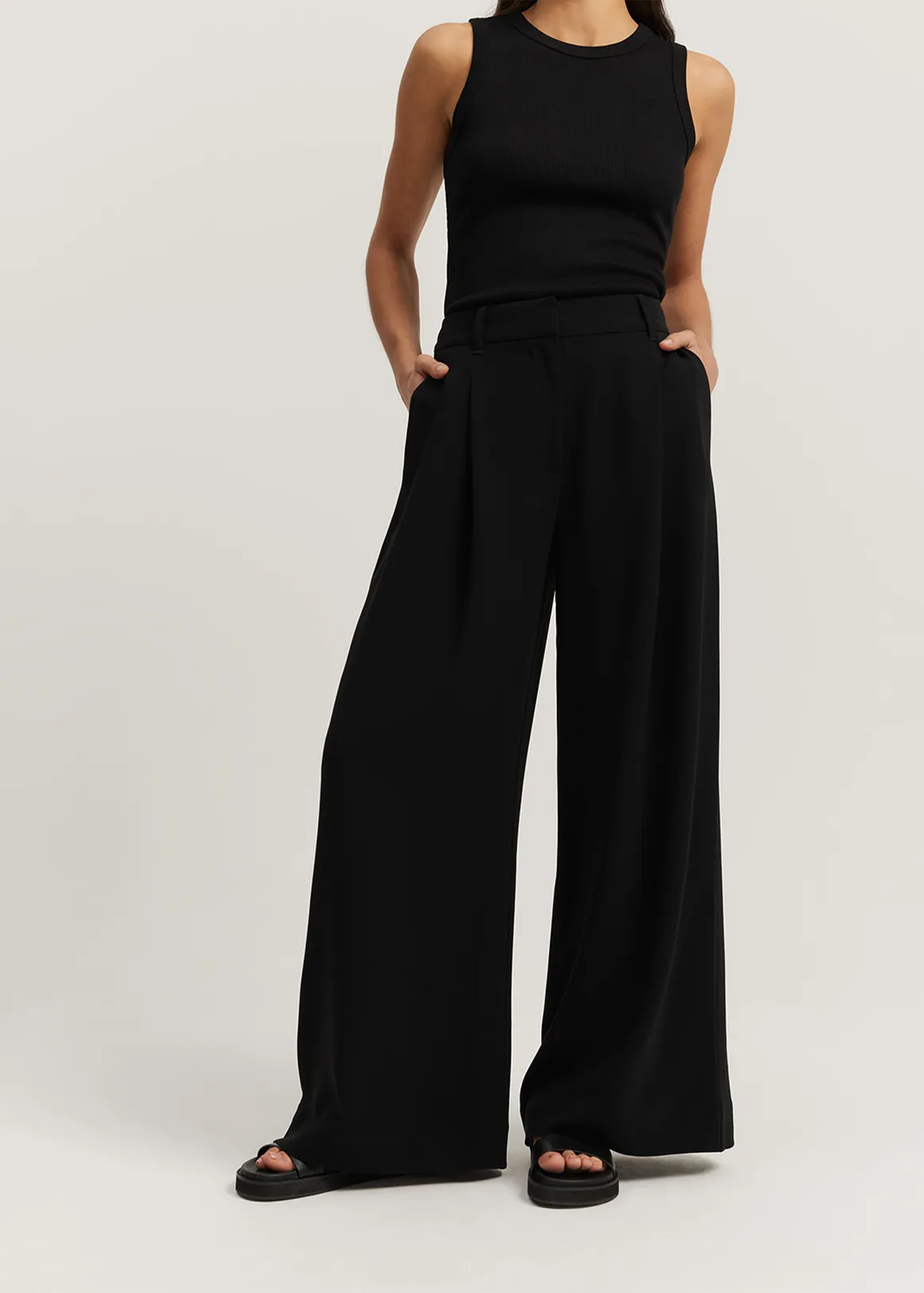 Soft Pleat Pant - BLACK