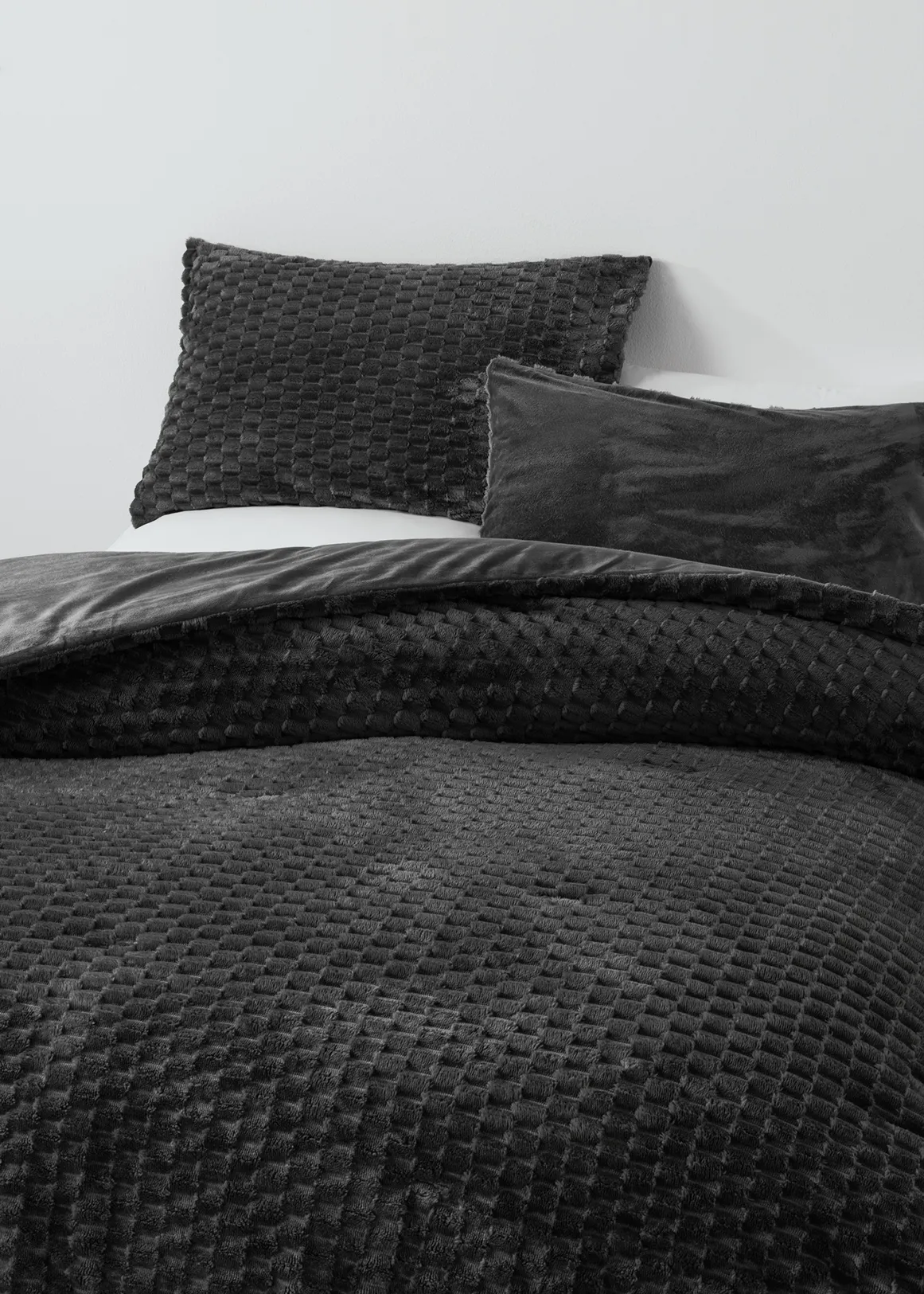 Textured Fleece Comforter Set - CHARCOAL