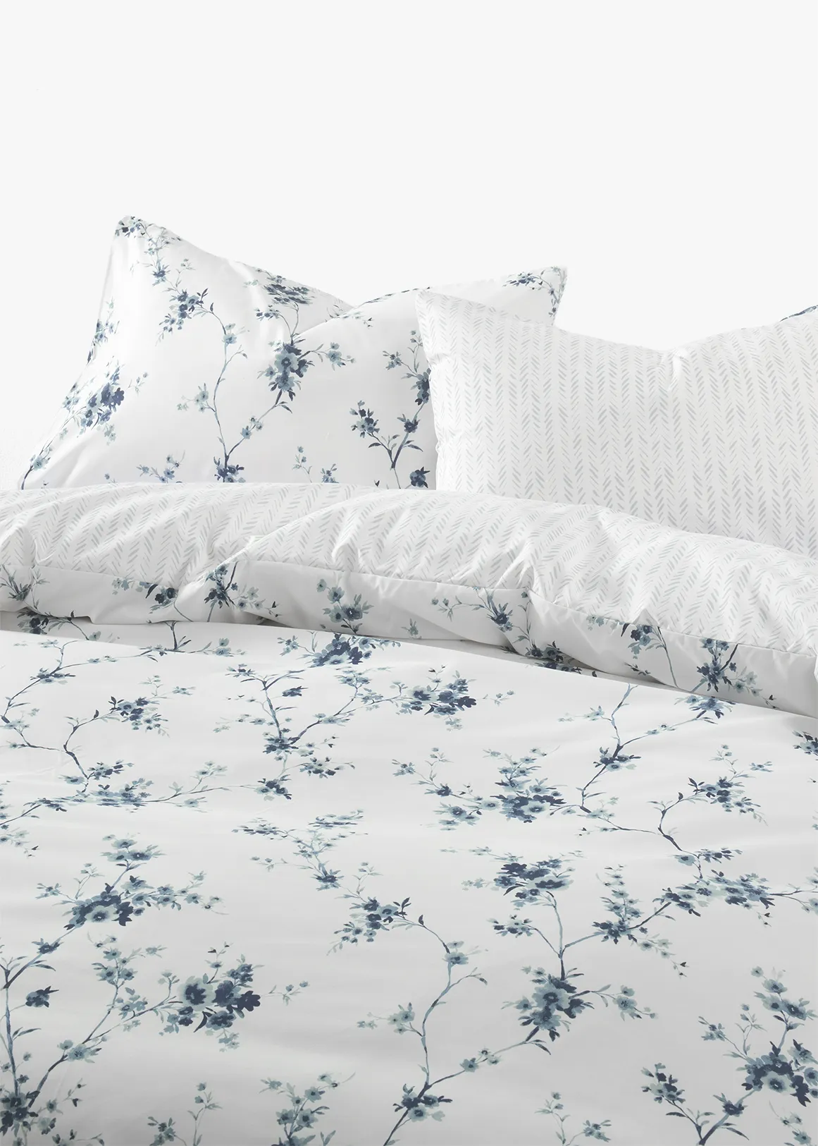 Trailing Flowers Microfibre Duvet Cover Set - BLUE