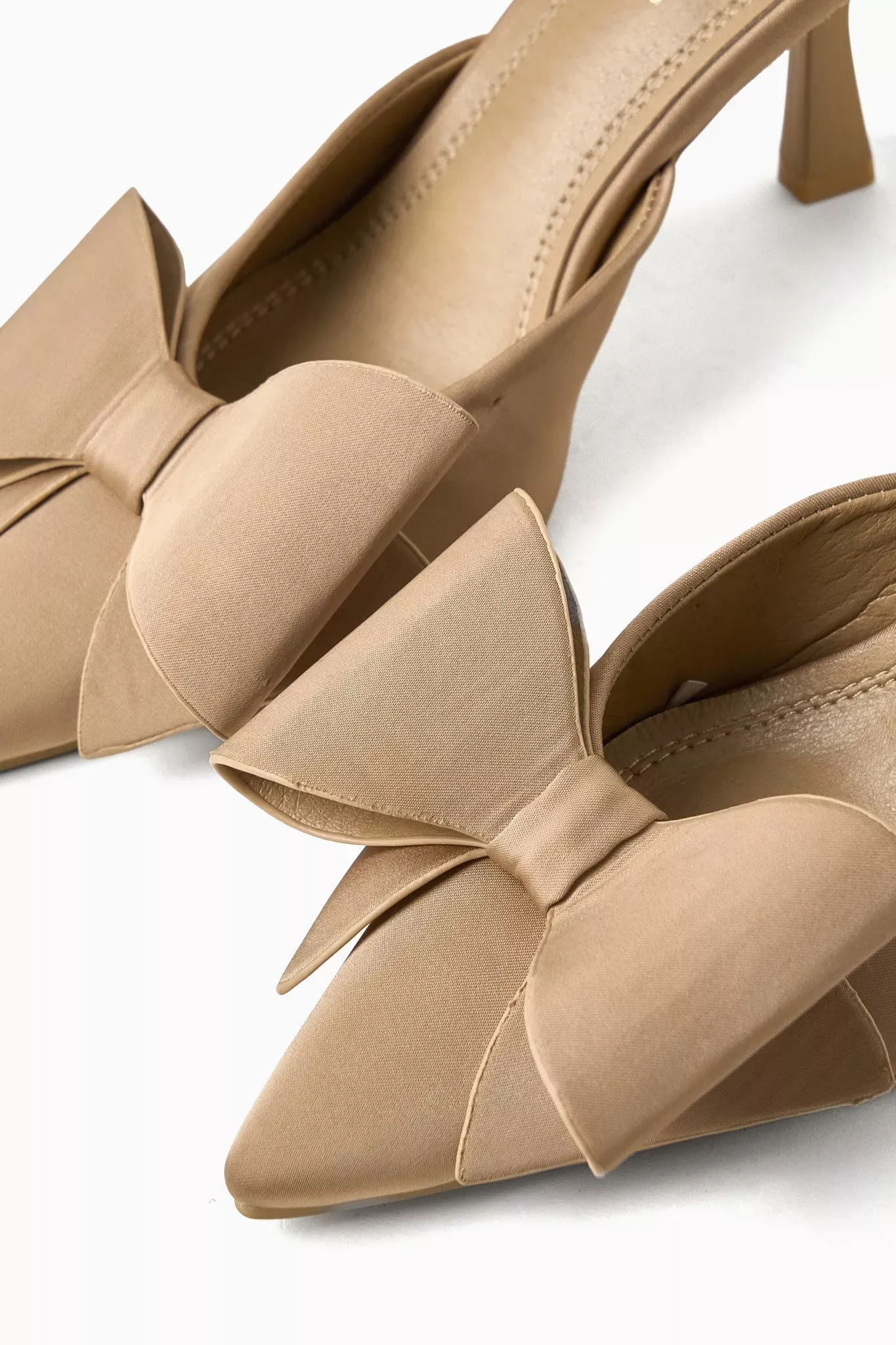 Bow Court Heel