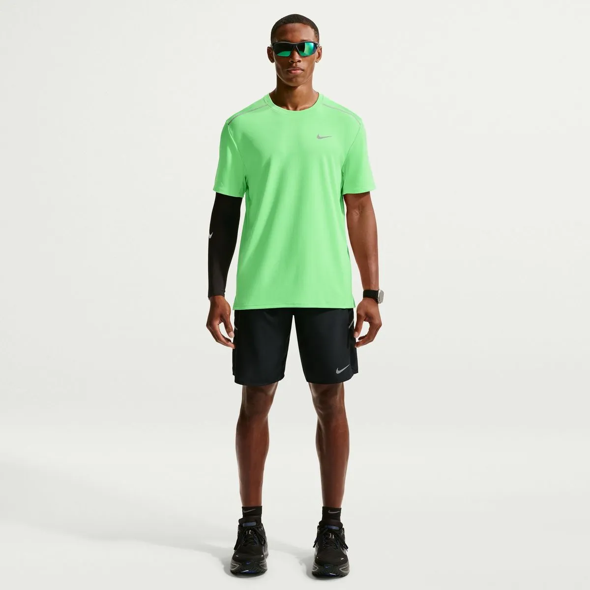 Nike Men's Dri-Fit UV Miler Short Sleeve T-Shirt - Illusion Green/Silver