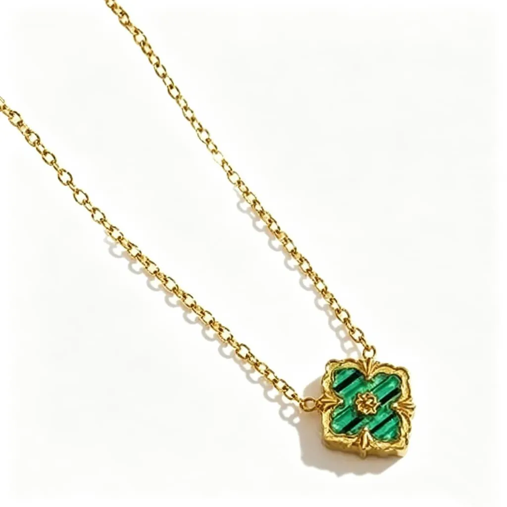 Gold-Plated Vintage Four-Leaf Clover Malachite Green Pendant Necklace