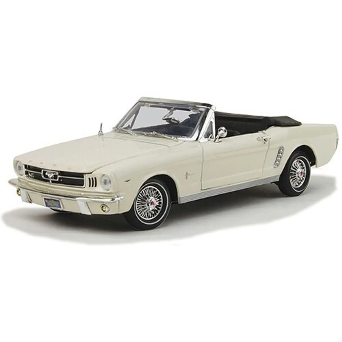 Motormax - 1964 Ford Mustang Convertible Scale 1:18 Diecast Model - White
