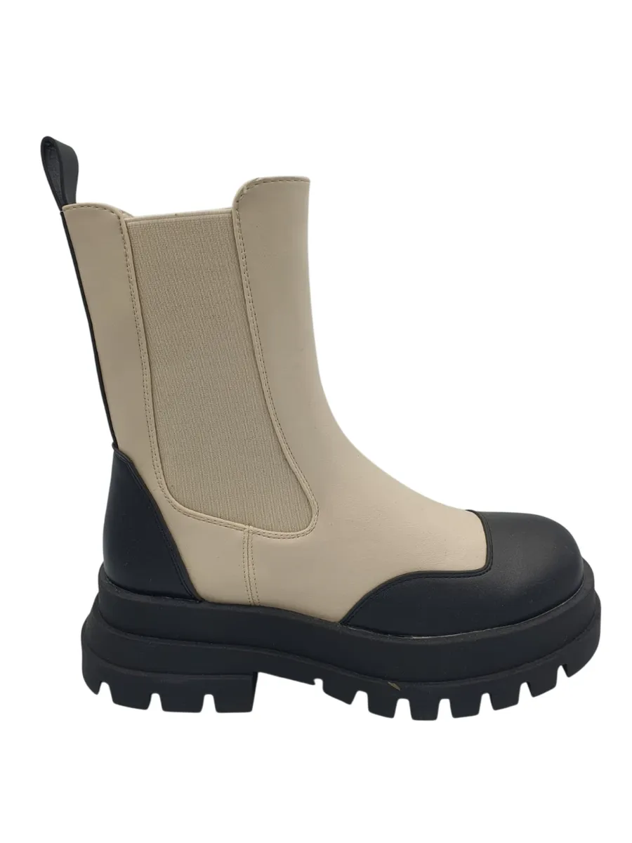 Pull On Elasticated Boot