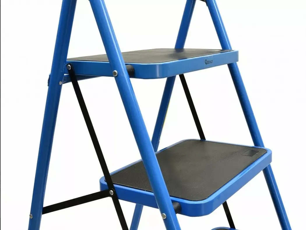 Iron Stepping Ladder - Blue