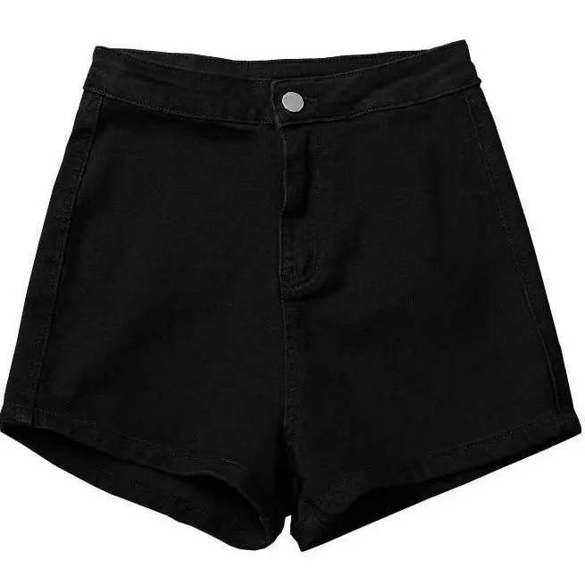 High-waisted tight black denim shorts for women, vintage body