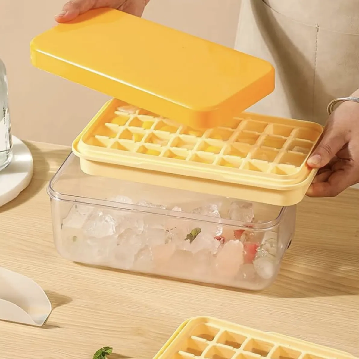 Easy Press Ice Cube Maker