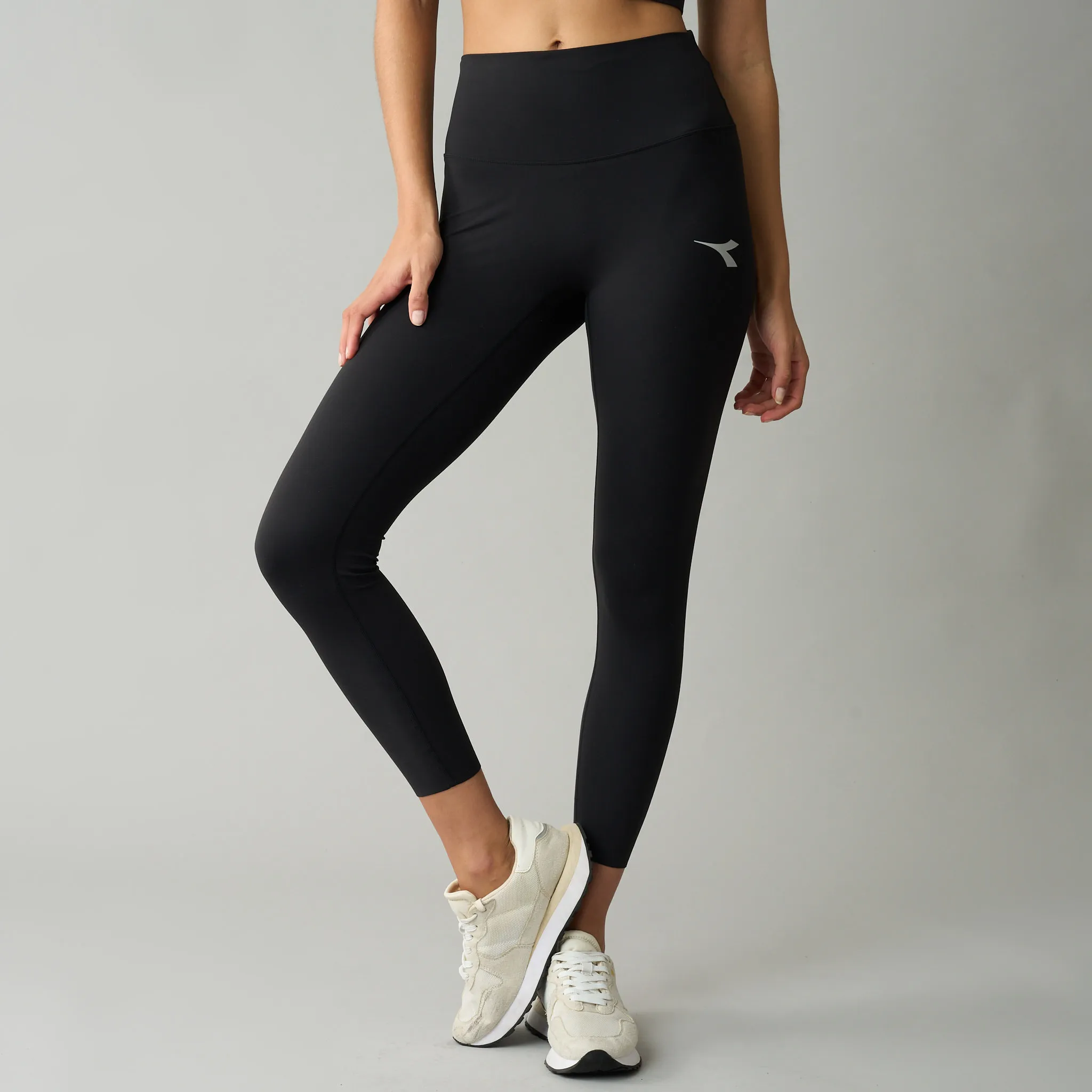 Ladies Black 3/4 Unica Leggings