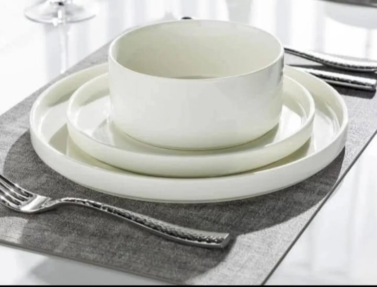 DINERY DISHWARE Pack of 18 Ceramic ZG6 Dinner Set