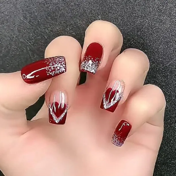 Lasonstiges 24Pcs Valentine's Day Press on Nails Medium Square Fake Nails with Heart Silver Glitter…