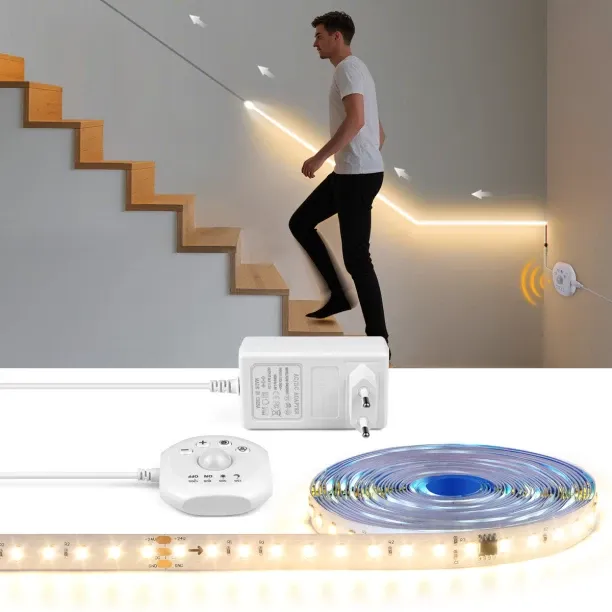Liuyifei 300 LEDs 500 cm White Flickering, Colour Changing, Steady Strip Light